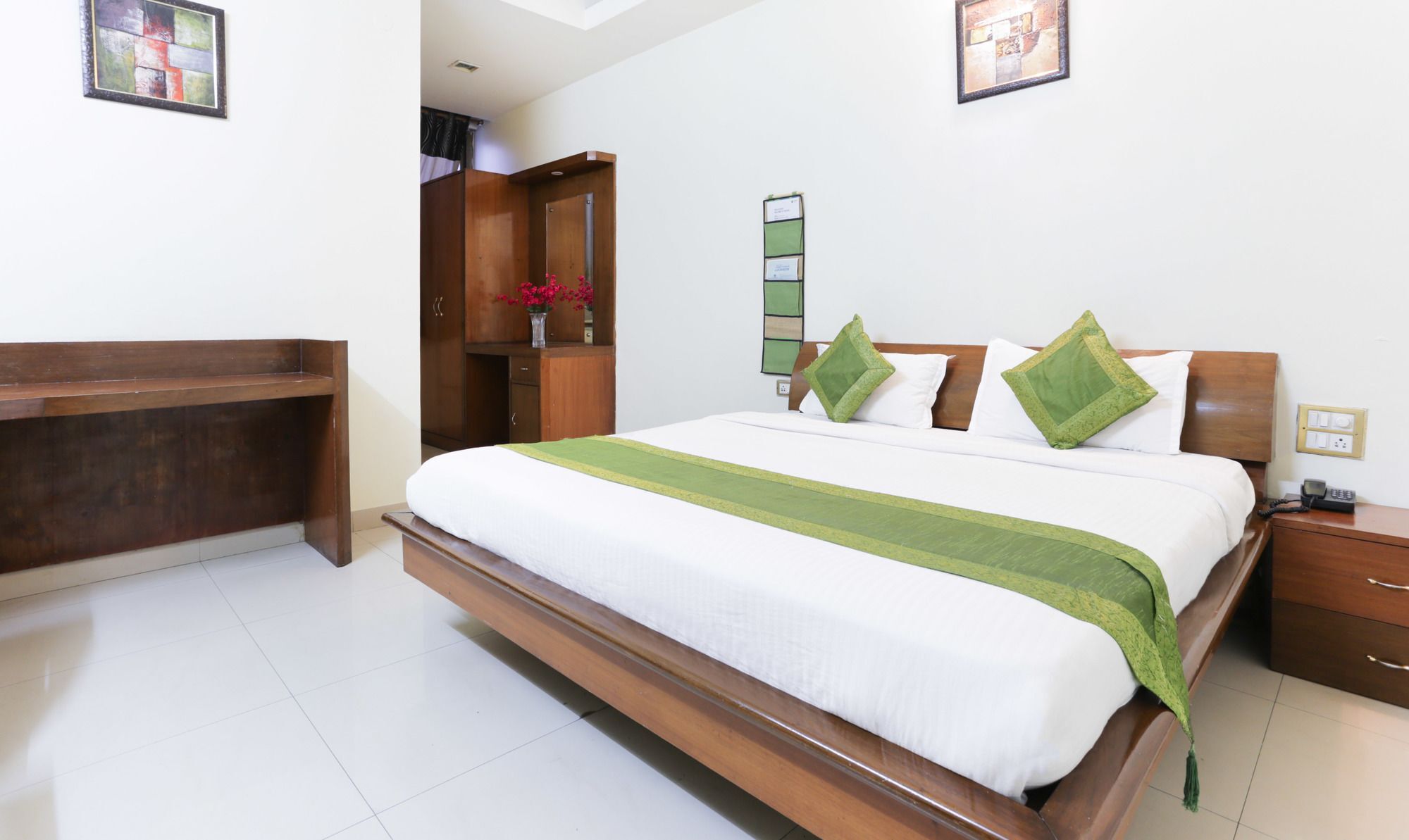 Treebo Shanta Inn ลัคเนา ภายนอก รูปภาพ