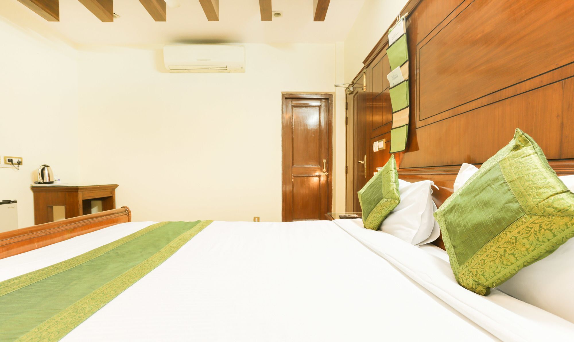 Treebo Shanta Inn ลัคเนา ภายนอก รูปภาพ