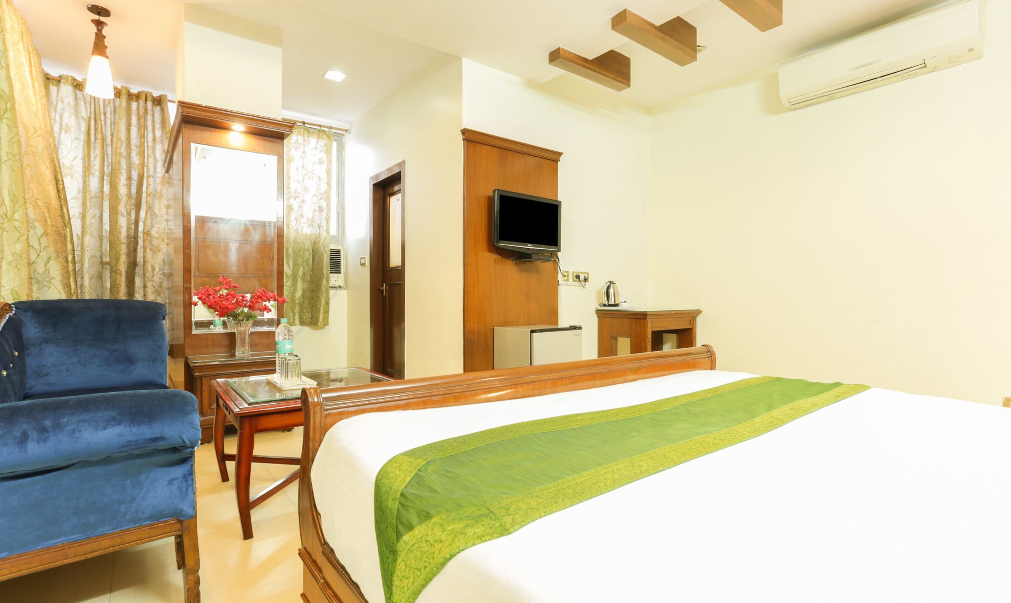 Treebo Shanta Inn ลัคเนา ภายนอก รูปภาพ